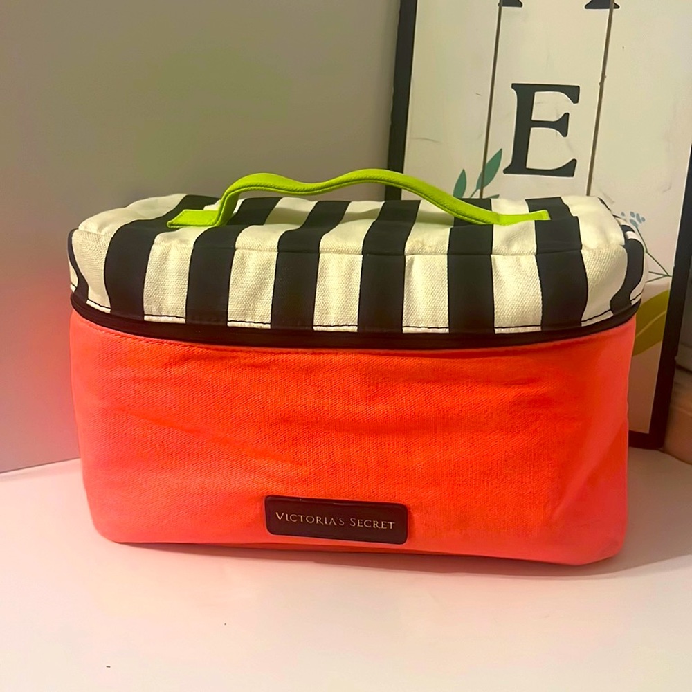 Victoria's Secret Lingerie Travel Bag for Bras Panties Makeup Perfume Fold